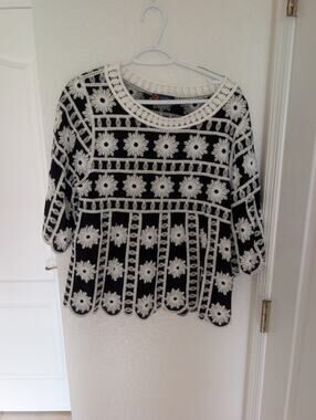 Indigo Poppy Black White Floral Embroidered Crochet Boho Festival Crop Top L